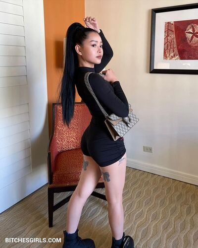 Bella Poarch aka bellapoarch – Tiktok Hot Videos tiktok