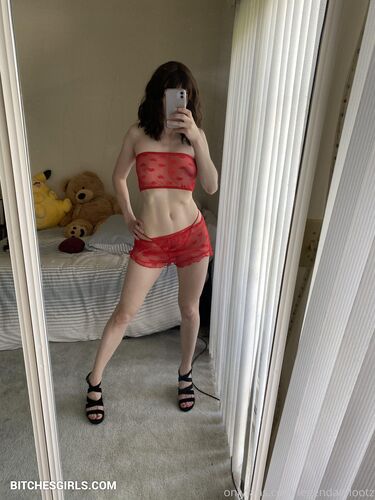 Legendarylootz nude reddit model shows pussy