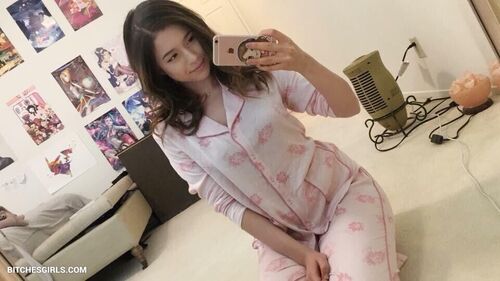 twitch Pokimane Sexy Pics - Twitch Streamer Teen Hot Album