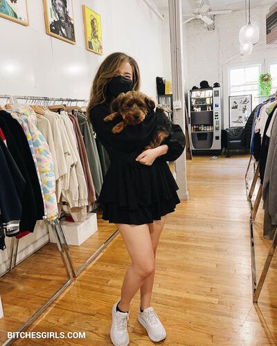 twitch Pokimane Sexy Pics - Twitch Streamer Teen Hot Album