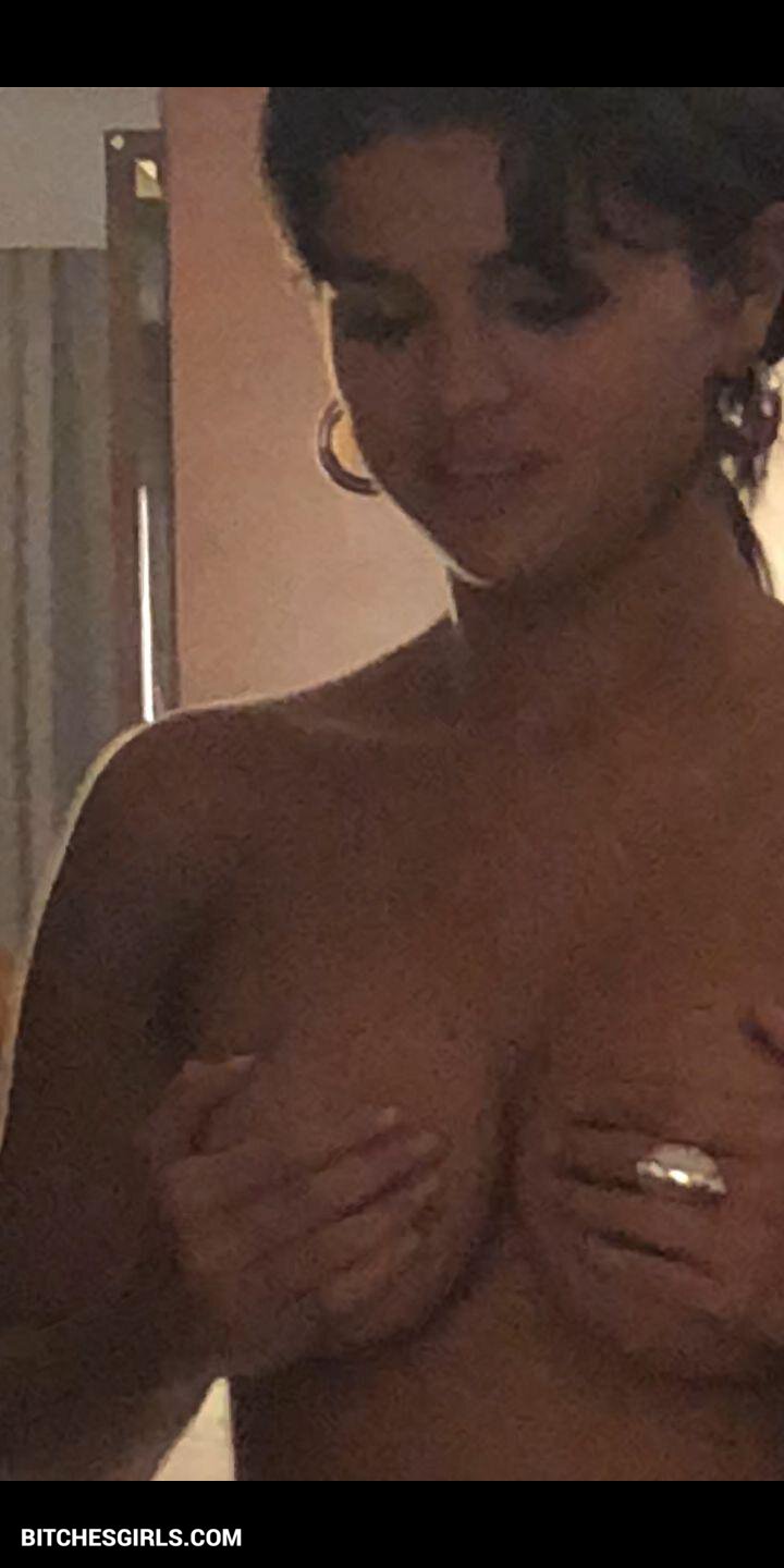 Selena Gomez Celeb Nudes - selenagomez Leaked Boobs Photos