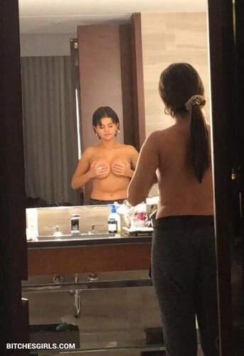 Selena Gomez Celeb Nudes - selenagomez Leaked Boobs Photos