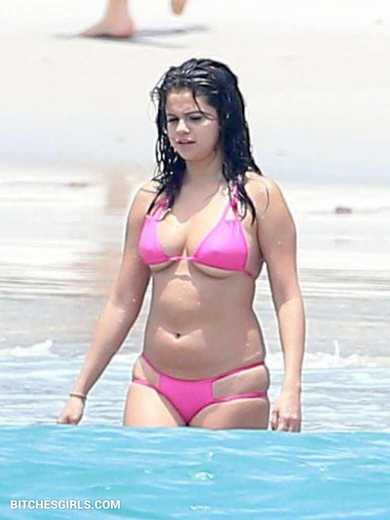Nude leak selena gomez Selena Gomez